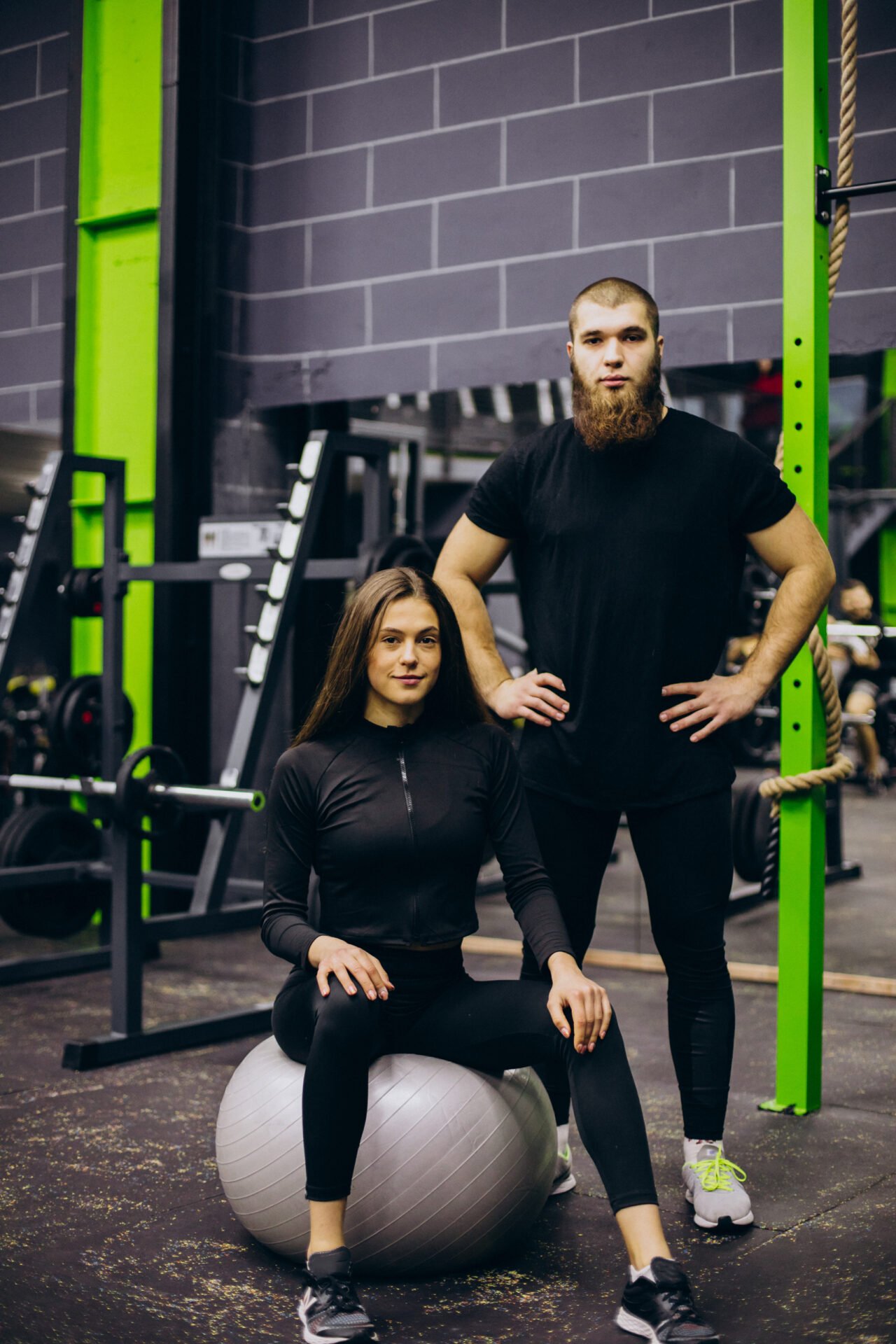 Couple training together at the gym